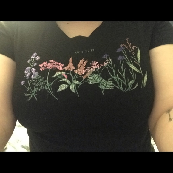 Cute black crop top - Picture 2 of 3